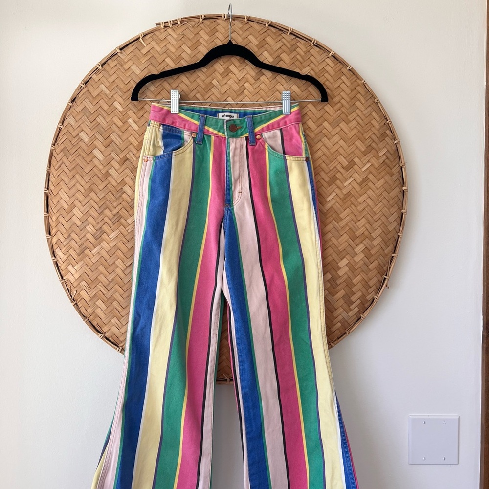 WRANGLER X FREE PEOPLE EXCLUSIVE WANDERER 622 HIGH RISE FLARES RAINBOW‎ STRIPE - Picture 9 of 15